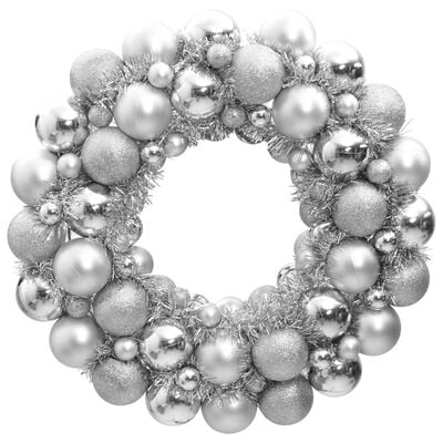 Strahlender Weihnachtsbaumschmuck für festliche Stimmung